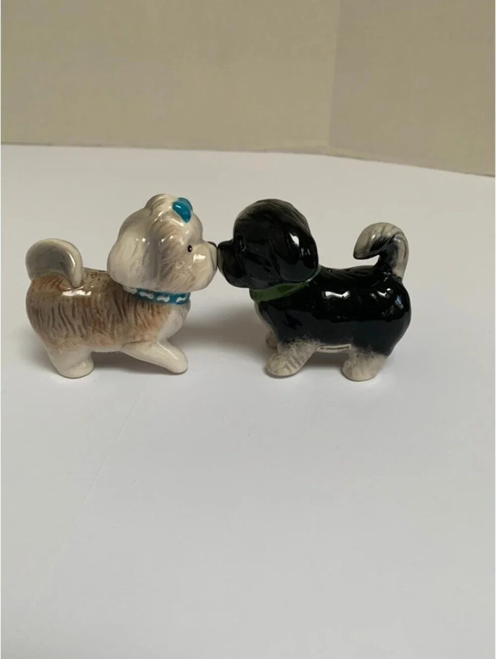 Salt and Pepper Shakers Shih Tzu Kissing Dogs